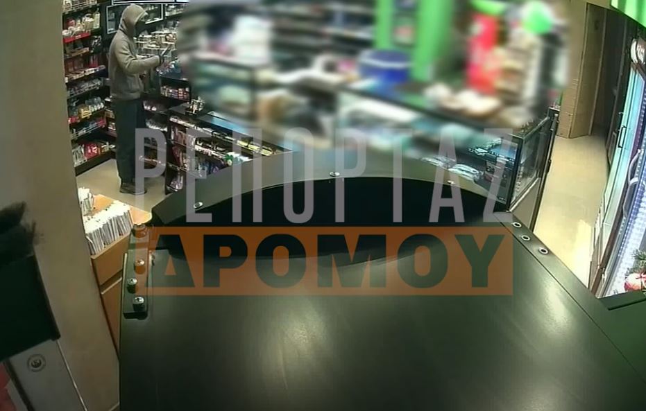 Θεσσαλονίκη: Η στιγμή που ληστής εισβάλλει σε ψιλικατζίδικο – Βίντεο ντοκουμέντο