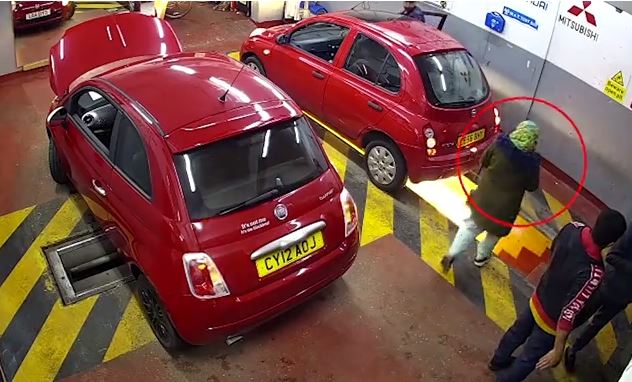 Βίντεο: Πήγε το αυτοκίνητό της στο συνεργείο και βρέθηκε… στο κενό