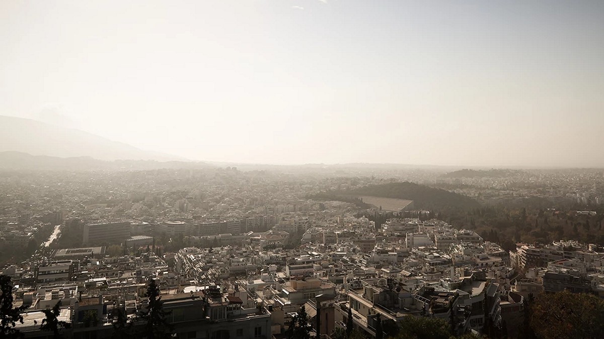 Καιρός: Αφρικάνικη σκόνη και ζέστη σήμερα – Πού θα σημειωθούν λασποβροχές