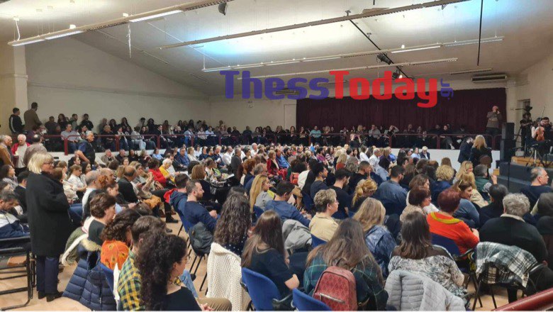 Καλαμαριά: Πλήθος κόσμου στη συναυλία στη μνήμη των 57 θυμάτων των Τεμπών – ΦΩΤΟ+ΒΙΝΤΕΟ