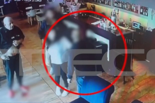 Η στιγμή που ο 55χρονος μαχαιρώνει τον μάγειρα για το μπαγιάτικο κοντοσούβλι Θεσσαλονίκη