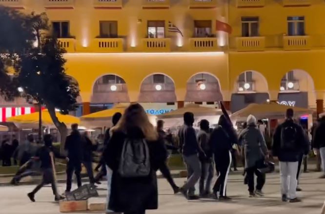 Θεσσαλονίκη: Ένταση στη συγκέντρωση διαμαρτυρίας για την ομοφοβική επίθεση σε τρανς