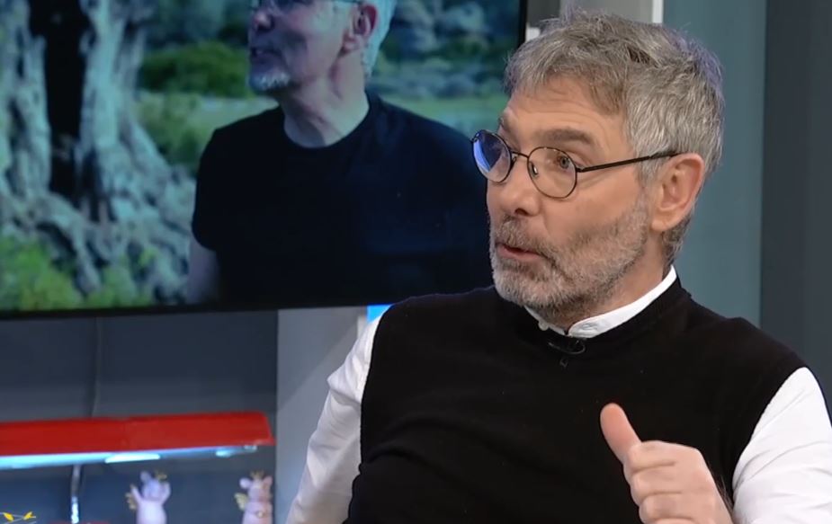 Θοδωρής Αθερίδης: Μια ολόκληρη γειτονιά με κυνηγούσε να με δείρει, έφταιγα