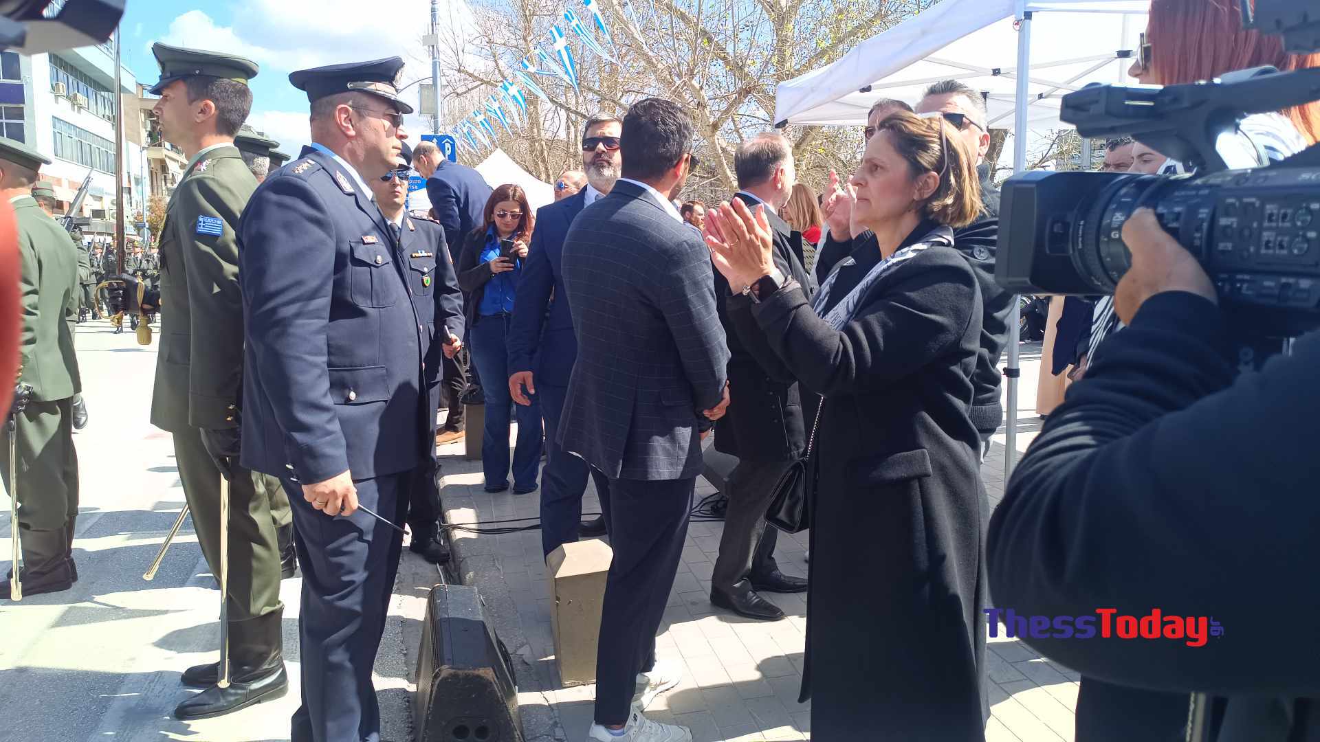 25η Μαρτίου-Τρίκαλα: Ένταση με οικογένειες θυμάτων των Τεμπών στην παρέλαση – Τι καταγγέλλουν – ΒΙΝΤΕΟ