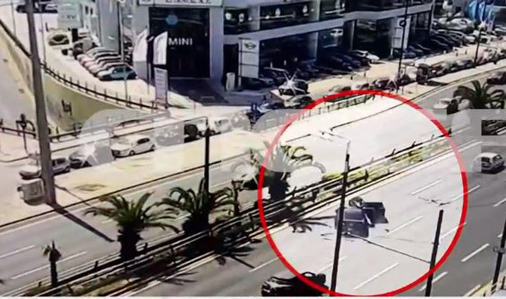 Βίντεο ντοκουμέντο από το σοβαρό τροχαίο στη Λεωφόρο Συγγρού – Τραυματίστηκε παιδί 3 ετών