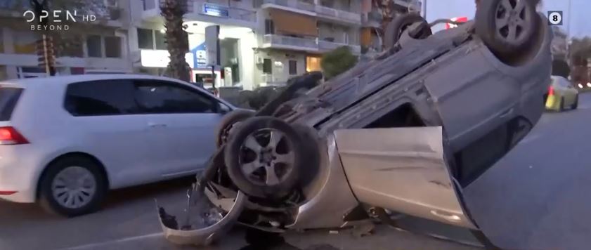 Τροχαίο στον Κορυδαλλό: Αναποδογύρισε αυτοκίνητο στη μέση του δρόμου