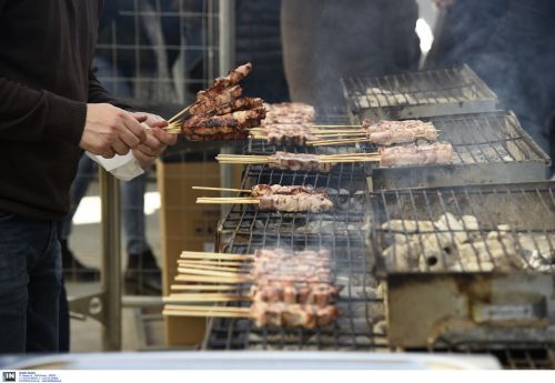 Καιρός: Τσικνοπέμπτη με βροχές και καταιγίδες – «Να επιστρατεύσουν… τσίγκο για να μην σβήσουν τα κάρβουνα»