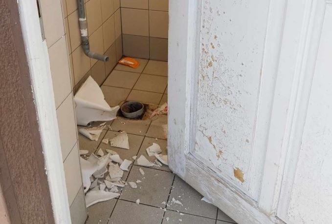 Βόλος: Γυναίκα επισκέφθηκε τις τουαλέτες του ΟΣΕ και κατέληξε στο νοσοκομείο – ΦΩΤΟ