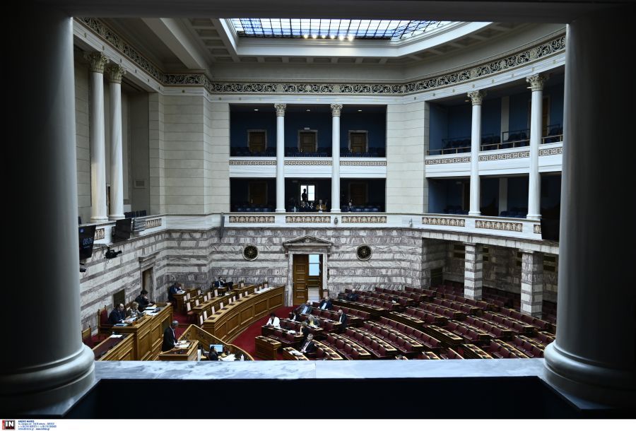 Βουλή: Live η συζήτηση για το πόρισμα της εξεταστικής για τα Τέμπη