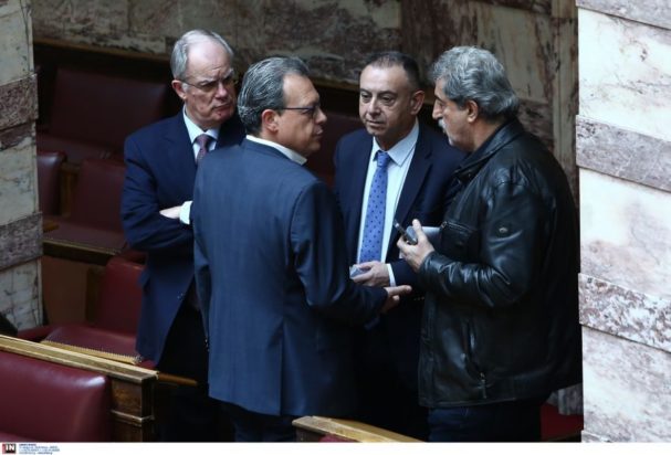 Το «πηγαδάκι» στα ορεινά έδρανα της Βουλής που προκάλεσε αίσθηση - Φωτογραφίες