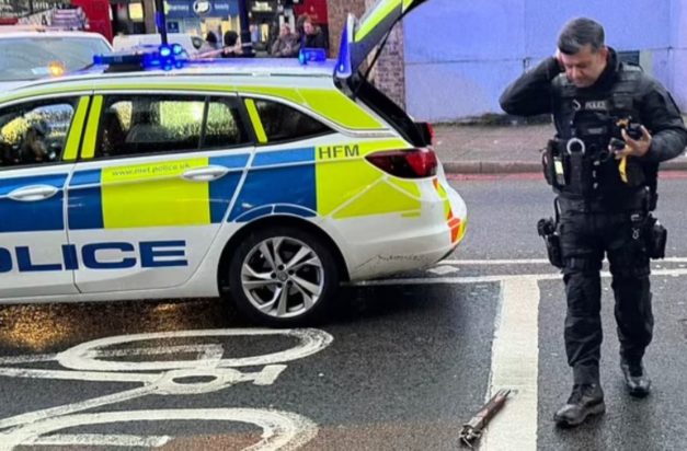 Βρετανία αστυνομία καραμπίνα