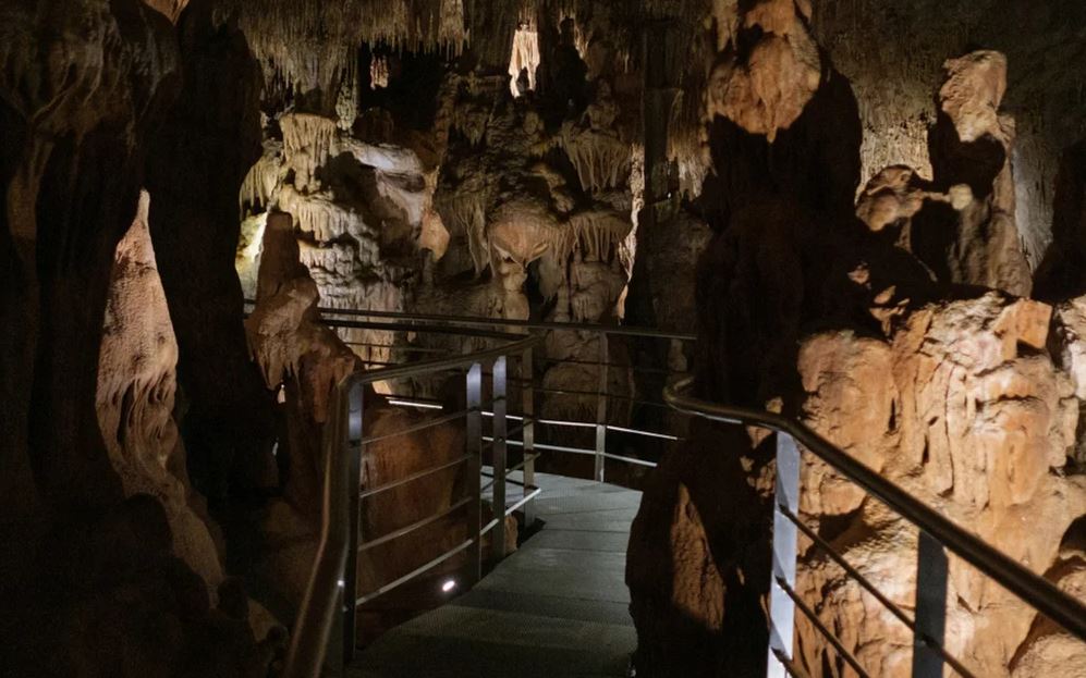 Χαλκιδική - σπήλαιο Πετραλώνων