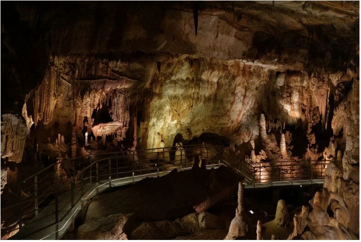 Χαλκιδική - σπήλαιο Πετραλώνων