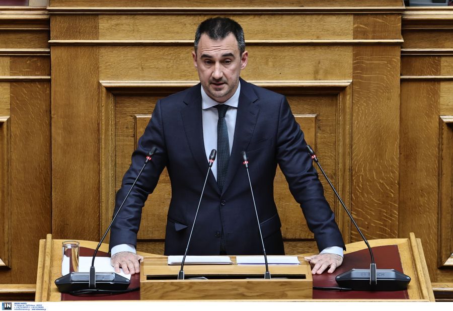 Βουλή: Ο Χαρίτσης βρήκε… μποτιλιάρισμα – Διακοπή της συνεδρίασης