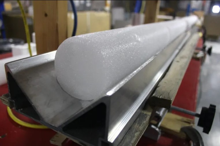 Το αέριο παγιδεύεται στους πυρήνες πάγου μέσω μικρών φυσαλίδων αέρα.