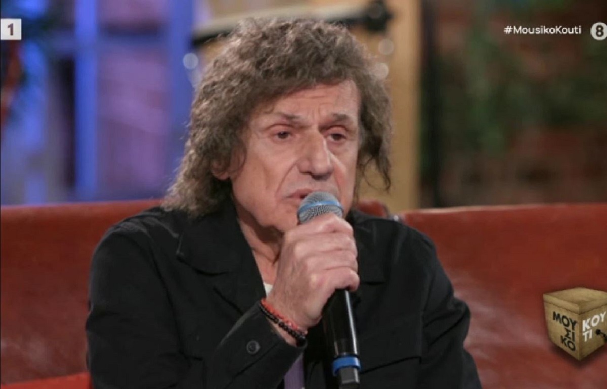 Μουσικό κουτί: Ανατριχιαστική η ερμηνεία του Παπακωνσταντίνου στο «Σ΄ακολουθώ» – «Ρίγη» στο Twitter