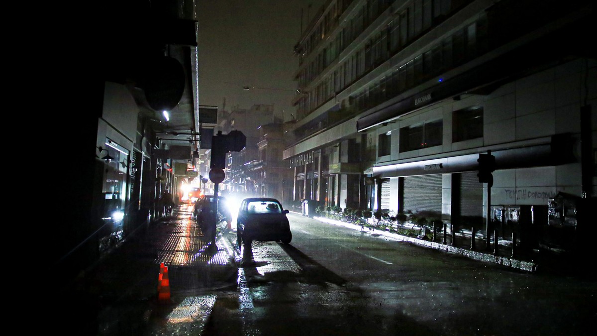 Άρτα: Στο «σκοτάδι» η μισή πόλη