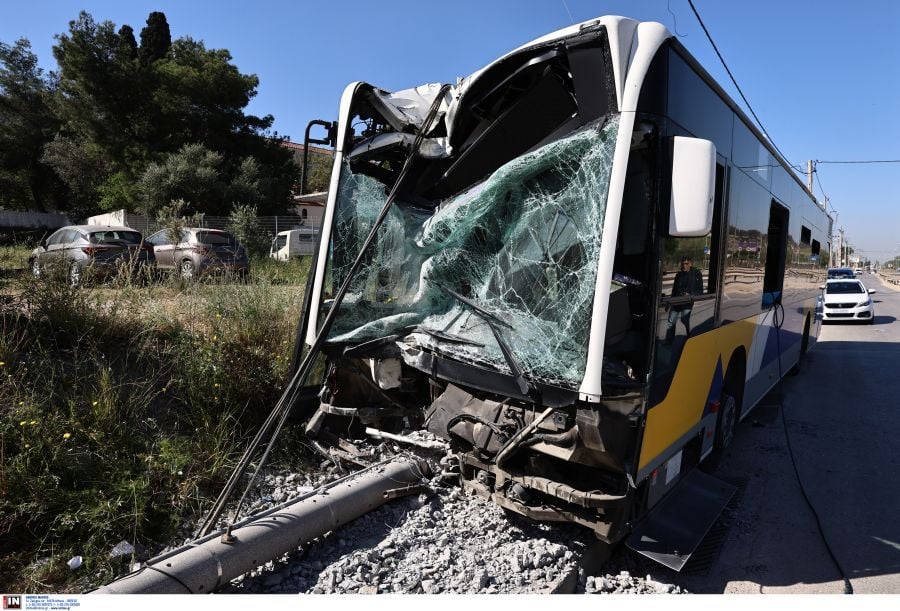 Λιόσια: Αστικό λεωφορείο προσέκρουσε σε κολώνα – 6 επιβάτες τραυματίστηκαν- ΦΩΤΟ