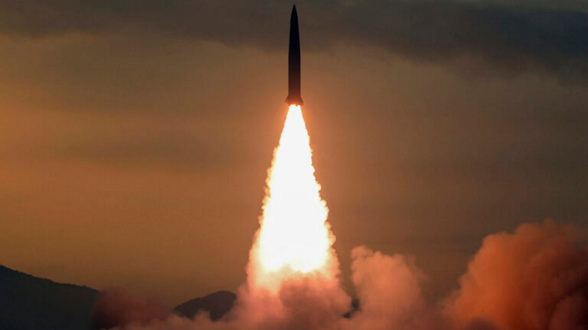 Βόρεια Κορέα: Προχώρησε στην εκτόξευση νέου βαλλιστικού πυραύλου