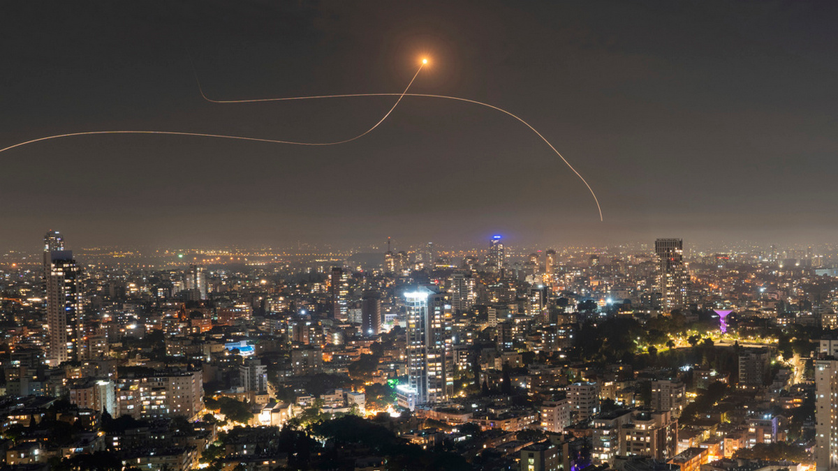 Ανταπόκριση από Τελ Αβίβ: Τα σενάρια για την επόμενη ημέρα μετά την επίθεση του Ιράν