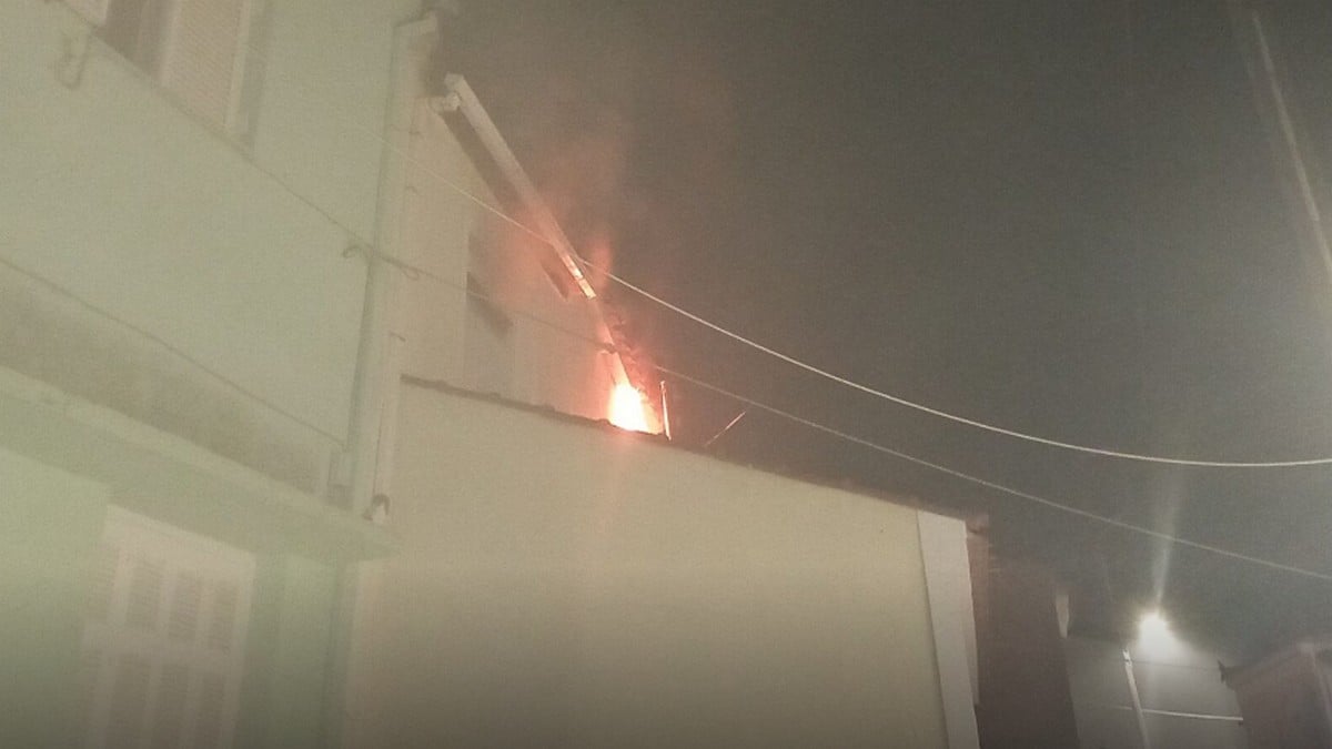 Σάμος: Φωτιά σε διώροφο σπίτι στον Άγιο Αντώνιο – BINTEO