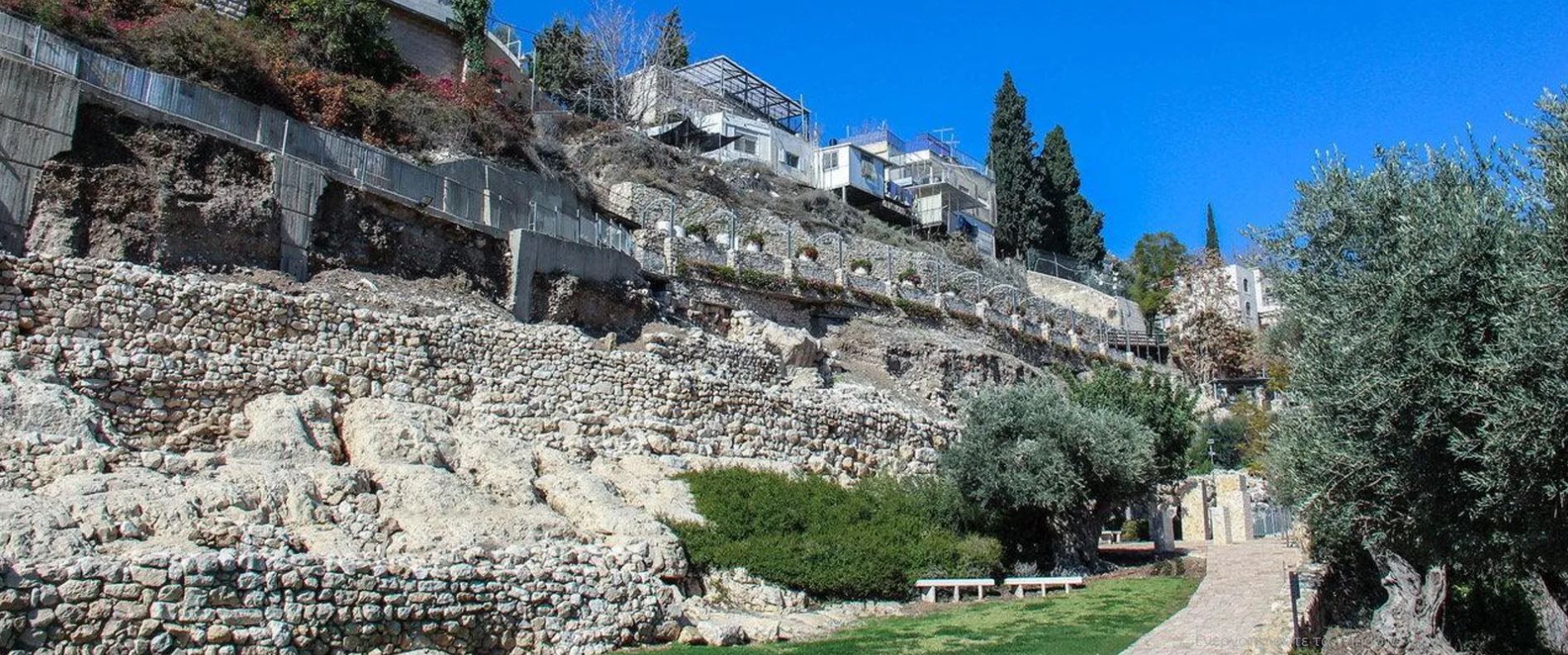 Υπολείμματα του τείχους που είχε η πόλη του Δαβίδ, την εποχή του Σιδήρου, σε μία από τις περιοχές που εξετάστηκαν με ραδιοάνθρακα.