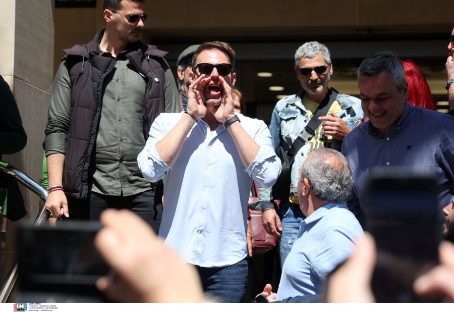 Κασσελάκης: Η συνομιλία με πολίτες στους κεντρικούς δρόμους στο Ηράκλειο – «Το ποτάμι δεν γυρίζει πίσω – Έχουμε μήνυμα, έχουμε κίνημα»