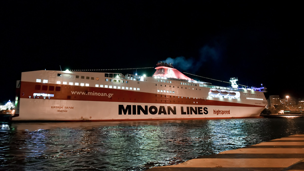 «Κνωσός Παλάς»: Επέστρεψε το πλοίο στον Πειραιά μετά τον τραυματισμό 17χρονης