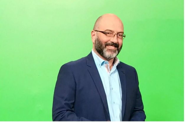 Σάκης Αρναούτογλου