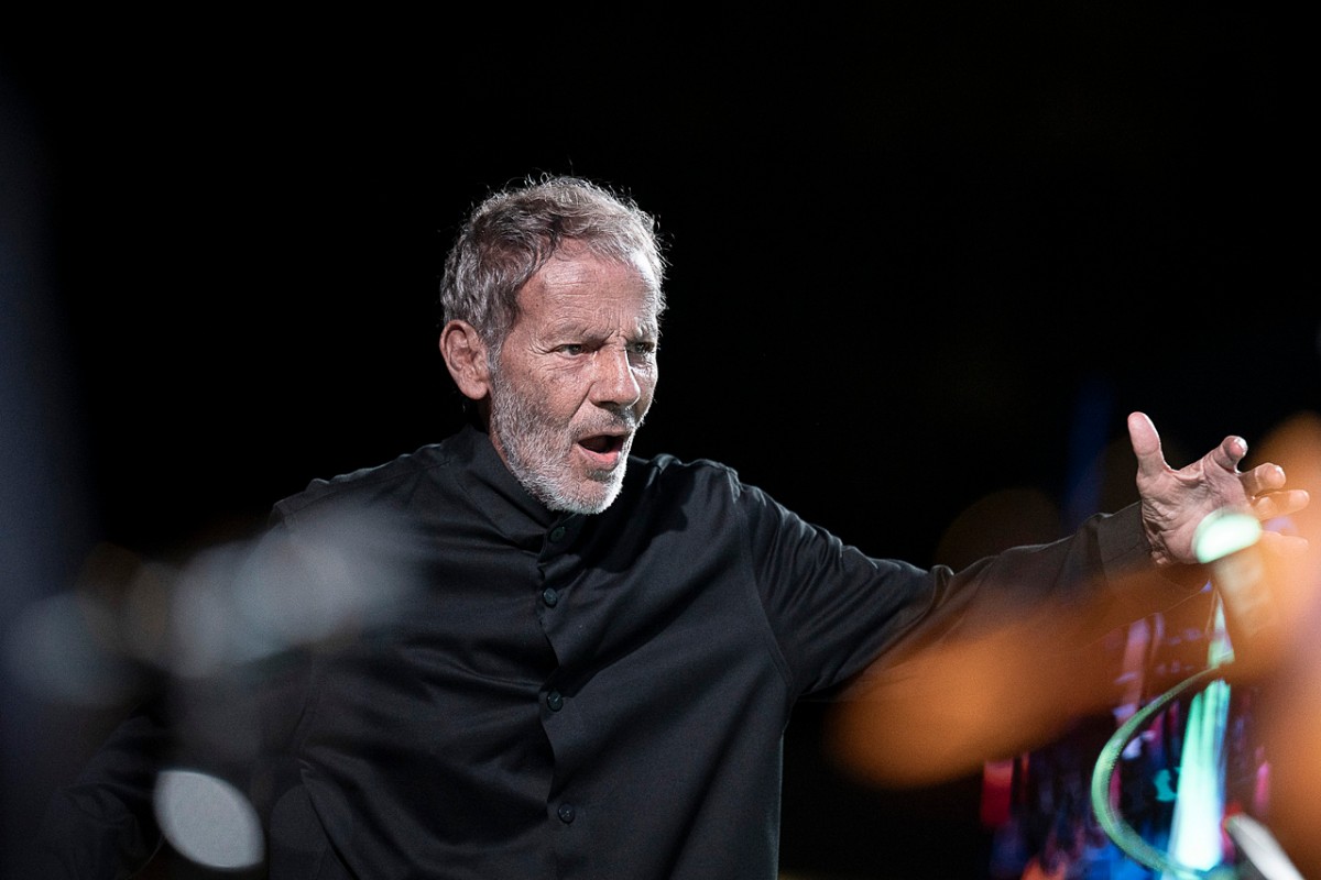 Σταύρος Ξαρχάκος: Δείτε το πρώτο επεισόδιο για τη ζωή του μεγάλου συνθέτη