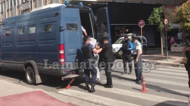 «Έμεινε» στην ανηφόρα η κλούβα που μετέφερε τον Αλκέτ Ριζάι