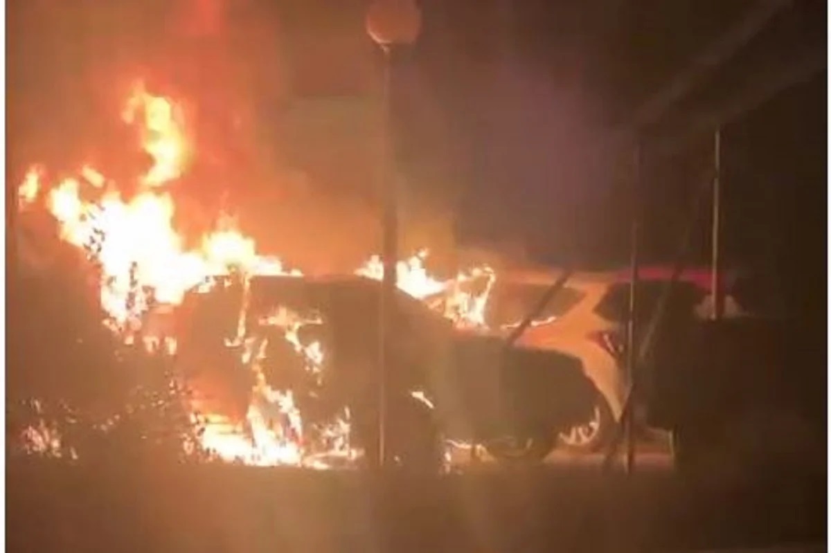 J2US: Βίντεο -Ντοκουμέντο από τη στιγμή που τυλίγεται στις φλόγες το αυτοκίνητο του Γιώργου Αμούτζα