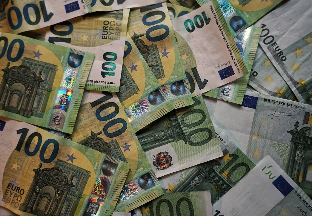 αναδρομικά