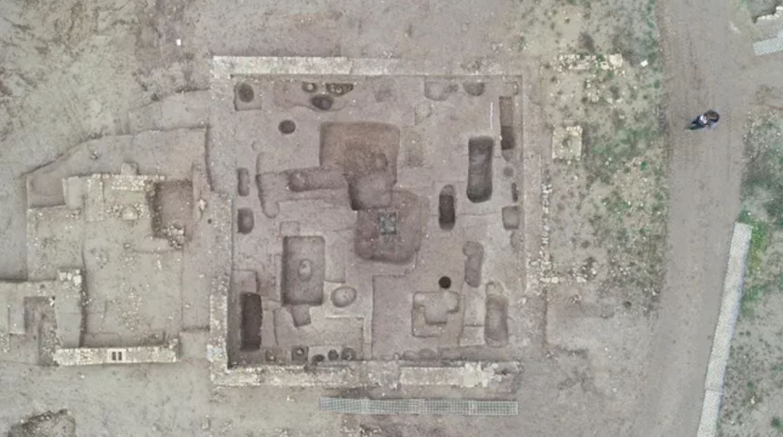 Ανακαλύφθηκαν 1.430 αρχαίοι ρωμαϊκοί τάφοι – Η νεκρόπολη που ήταν θαμμένη κάτω από τη λάσπη και τα περίεργα ευρήματα