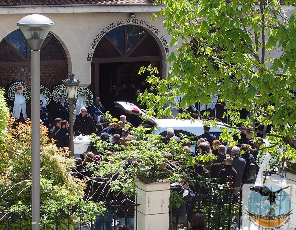 Κατάρρευση κτιρίου στον Πειραιά: Ράγισαν καρδιές στην κηδεία του αστυνομικού στα Γρεβενά
