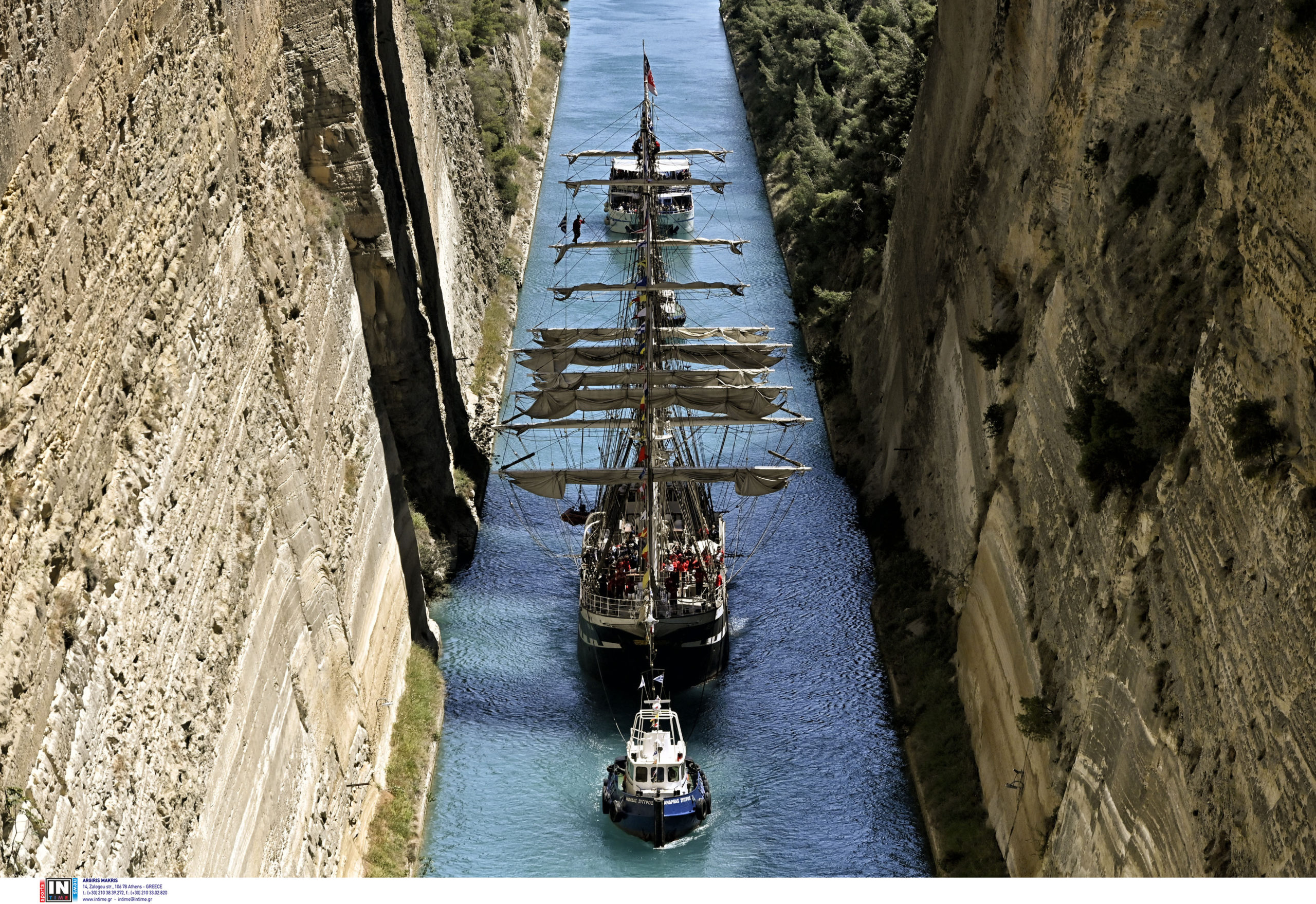 Ολυμπιακή Φλόγα: Εντυπωσιακές εικόνες και βίντεο από τη διέλευση του Γαλλικού ιστιοφόρου «BELEM» από τον Ισθμό της Κορίνθου