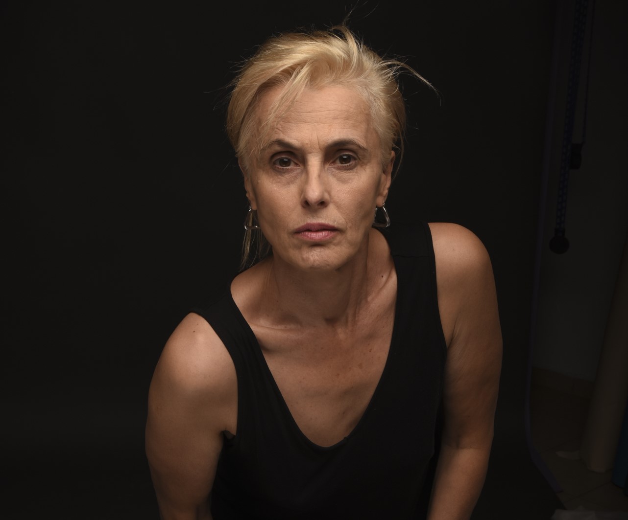 Η Παρθενόπη Μπουζούρη στo enikos.gr: «Eίναι πια πολύ ξεπερασμένο να διχάζουμε το κοινό σε τηλεοπτικό ή θεατρικό»