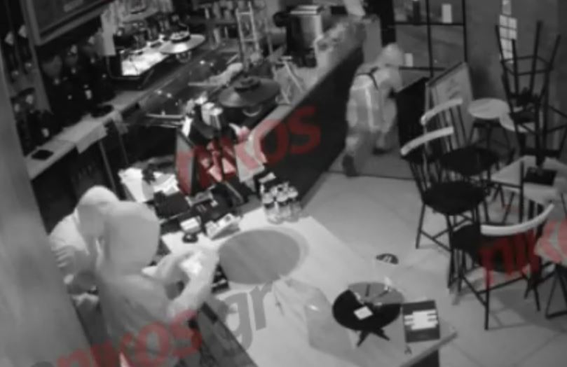 Καρέ καρέ η δράση της συμμορίας που «ξάφριζε» καταστήματα στα βόρεια προάστια – Άδειαζαν τα ταμεία μέσα σε λίγα λεπτά – ΒΙΝΤΕΟ