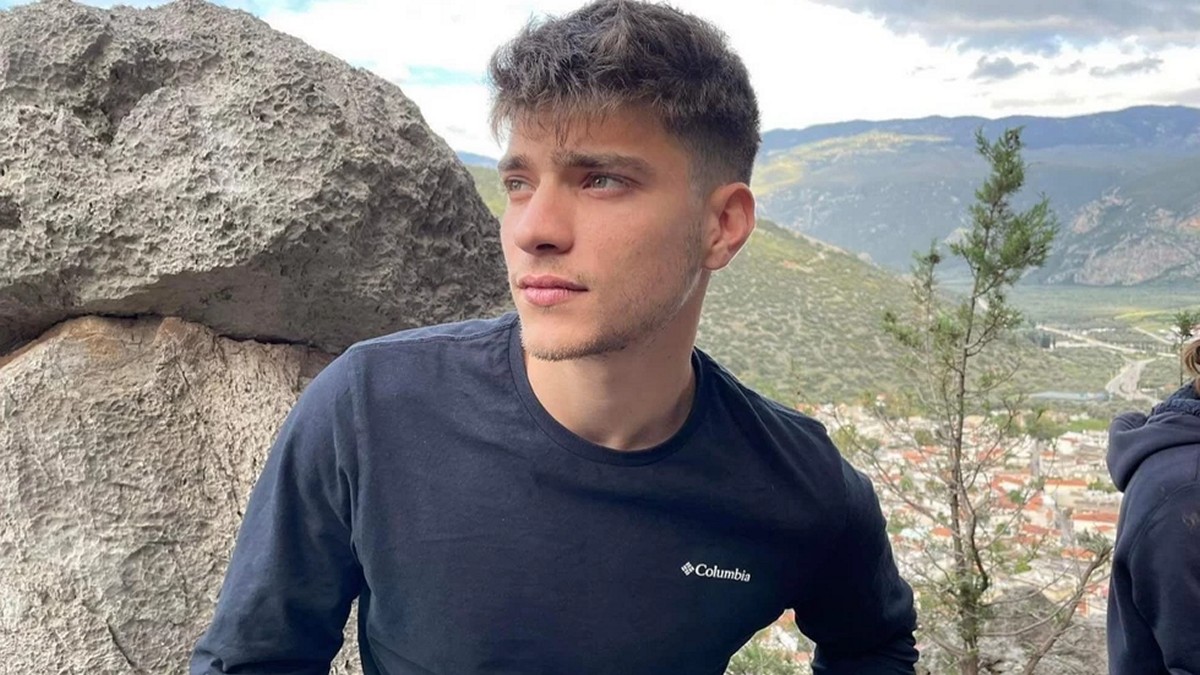 Διονύσης Παπανδρέου: Το Mega αποχαιρέτησε τον Φίλιππο από τη σειρά «Η Γη της Ελιάς» – Το συγκινητικό αντίο