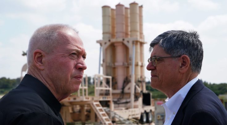 Ο Γιόαβ Γκάλαντ μαζί με τον Αμερικανό πρεσβευτή, Τζακ Λιού στην τοποθεσία του Arrow 3.