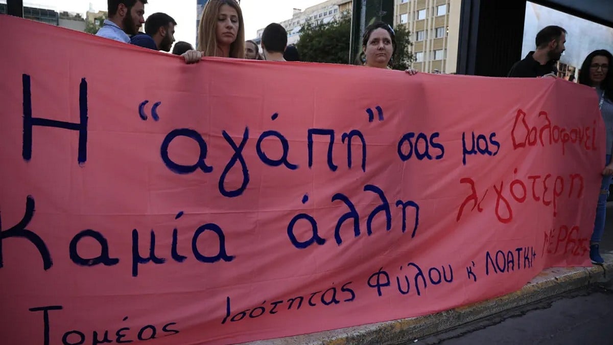 Ένταση σε πορεία στο κέντρο της Αθήνας – Καταγγελίες για την στάση της αστυνομίας – ΦΩΤΟ-ΒΙΝΤΕΟ