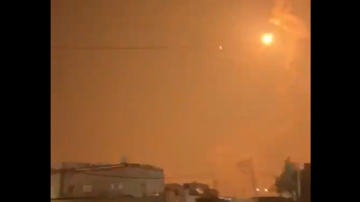 Επίθεση Ιράν σε Ισραήλ: Συγκλονίζουν τα βίντεο από πυραύλους και drones στον ουρανό του Τελ Αβίβ