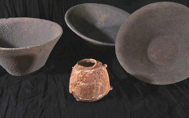 Άφωνοι οι αρχαιολόγοι: Βρέθηκε ένα εξωτικό βάζο ελεφαντόδοντου με μια έκπληξη στο εσωτερικό – Θάφτηκε τελετουργικά πριν από 6.000 χρόνια