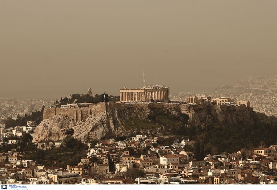 Πότε αλλάζει ο «καλοκαιρινός» καιρός: Απομακρύνεται σταδιακά η αφρικανική σκόνη – Τι αναφέρει ο Κλέαρχος Μαρουσάκης