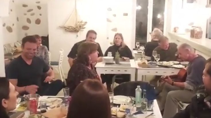 Σε ταβερνάκι της Αστυπάλαιας ο Στέφανος Κασσελάκης