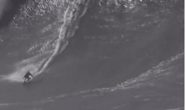 Βίντεο: Αντιμέτωπος με το μεγαλύτερο κύμα o Γερμανός σέρφερ Sebastian Steudtner