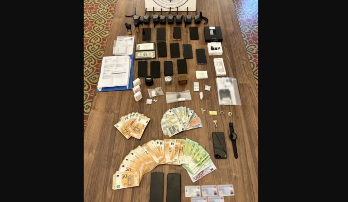 Διακινούσαν ναρκωτικά και κινητά στη φυλακή