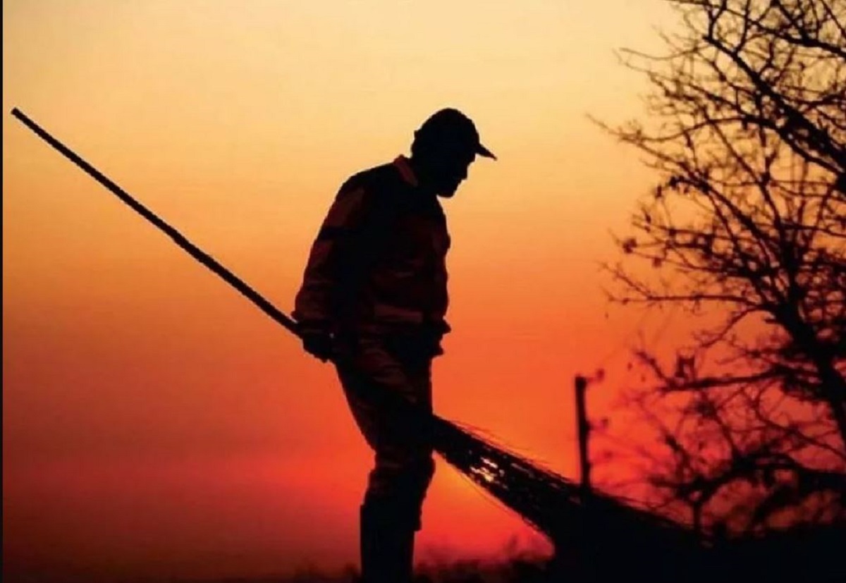 Ιράν: Ρακοσυλλέκτης «κίνησε γη και ουρανό» για να επιστρέψει τσάντα με χρυσό και δολάρια  στον ιδιοκτήτη της 