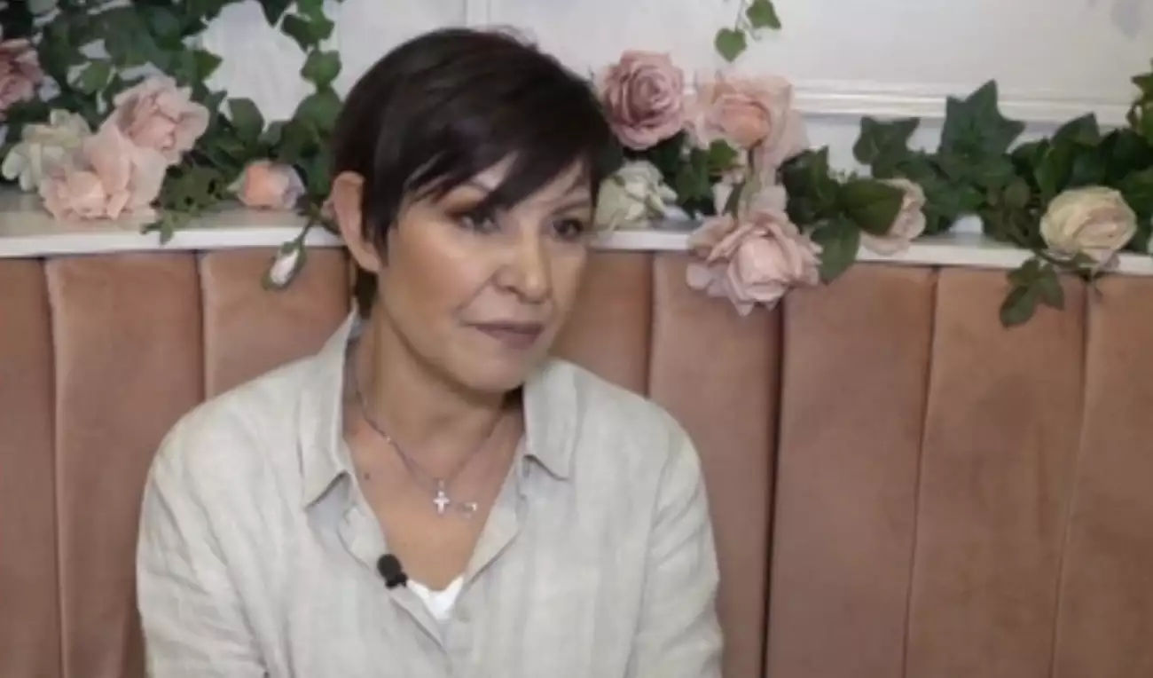 Κωνσταντίνα: «Είχα επικοινωνήσει με τον Βασίλη Καρρά έναν μήνα πριν πεθάνει» – Τι ανάφερε για την Βίσση και τις αισθητικές επεμβάσεις