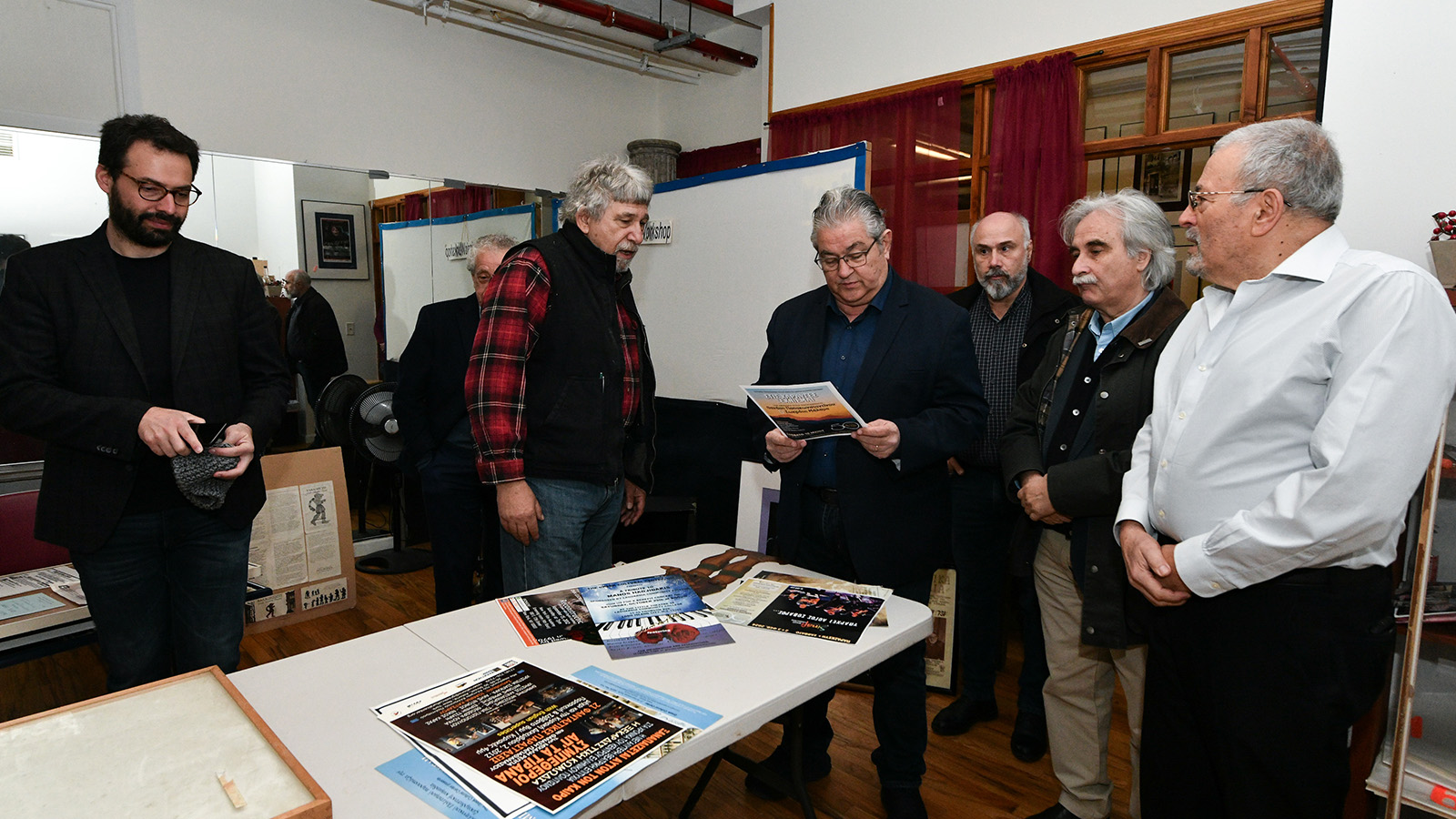 Κουτσούμπας: Επισκέφτηκε το Κέντρο Ελληνικού Πολιτισμού στην Αστόρια